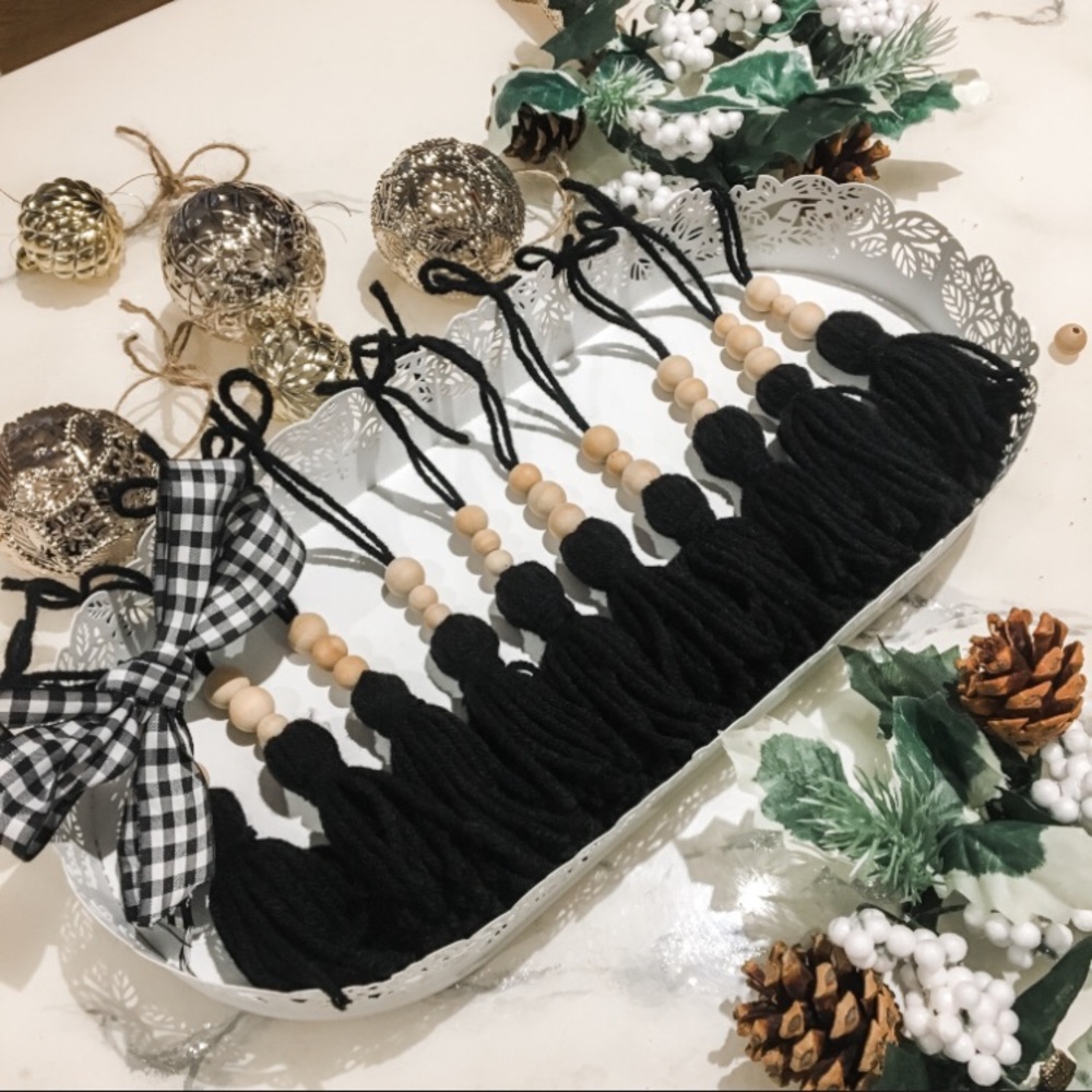 10 Black Tassel Ornaments 🎄
